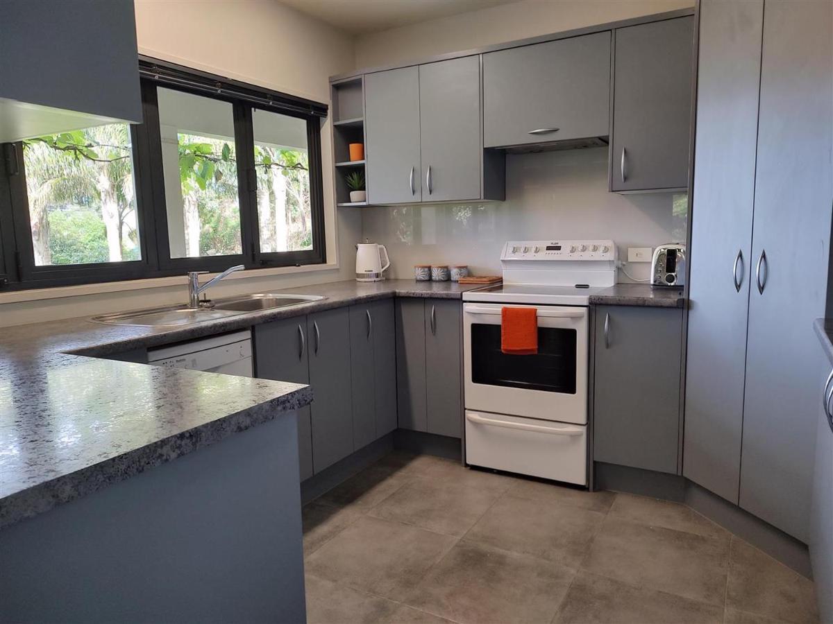 Cornwallis Palms Auckland Exterior photo